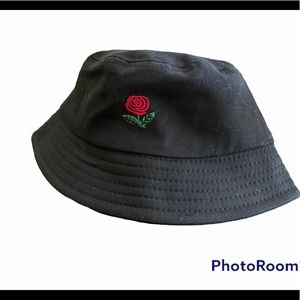 Bucket hat with rose